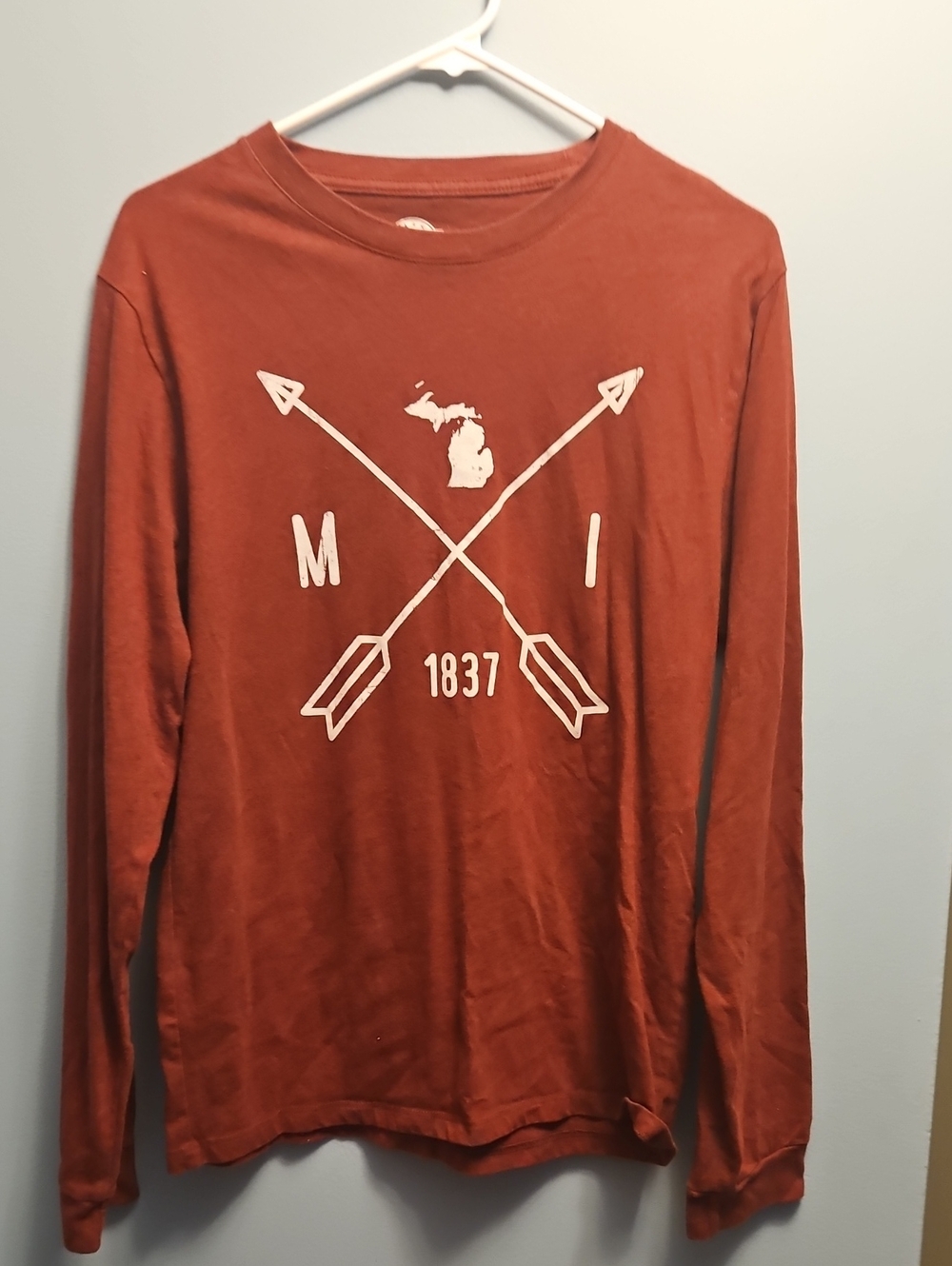 Women's Rust Long-Sleeve Graphic Shirt - MI 1837